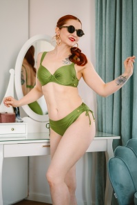 TC Beach - Mid Waist bikinibroekje in shiny kiwi groen