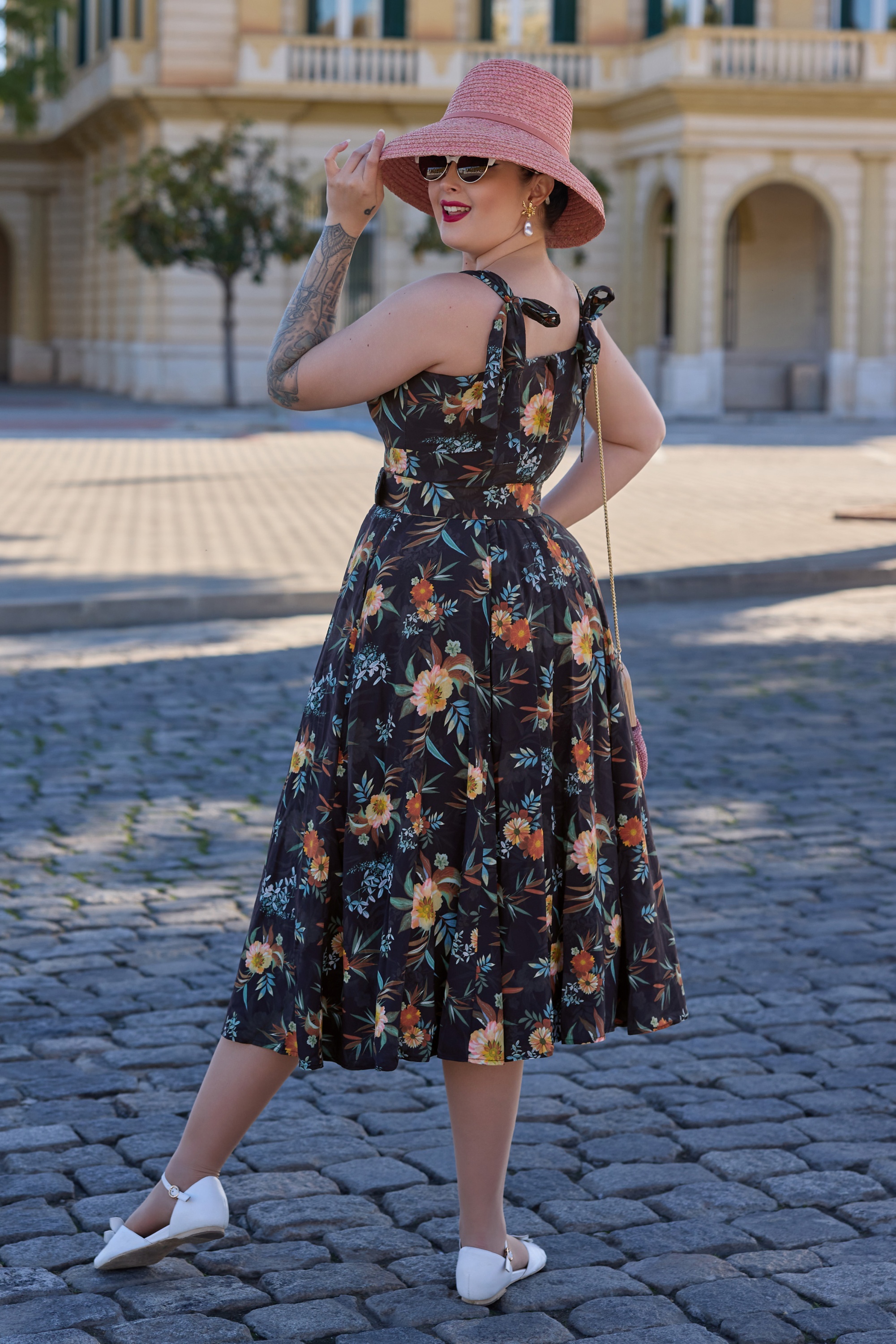 Miss Candyfloss - Maiwenn Lou floral swing jurk in zwart 2