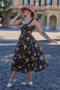 Miss Candyfloss - Maiwenn Lou floral swing jurk in zwart 3