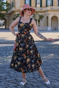 Miss Candyfloss - Maiwenn Lou floral swing jurk in zwart