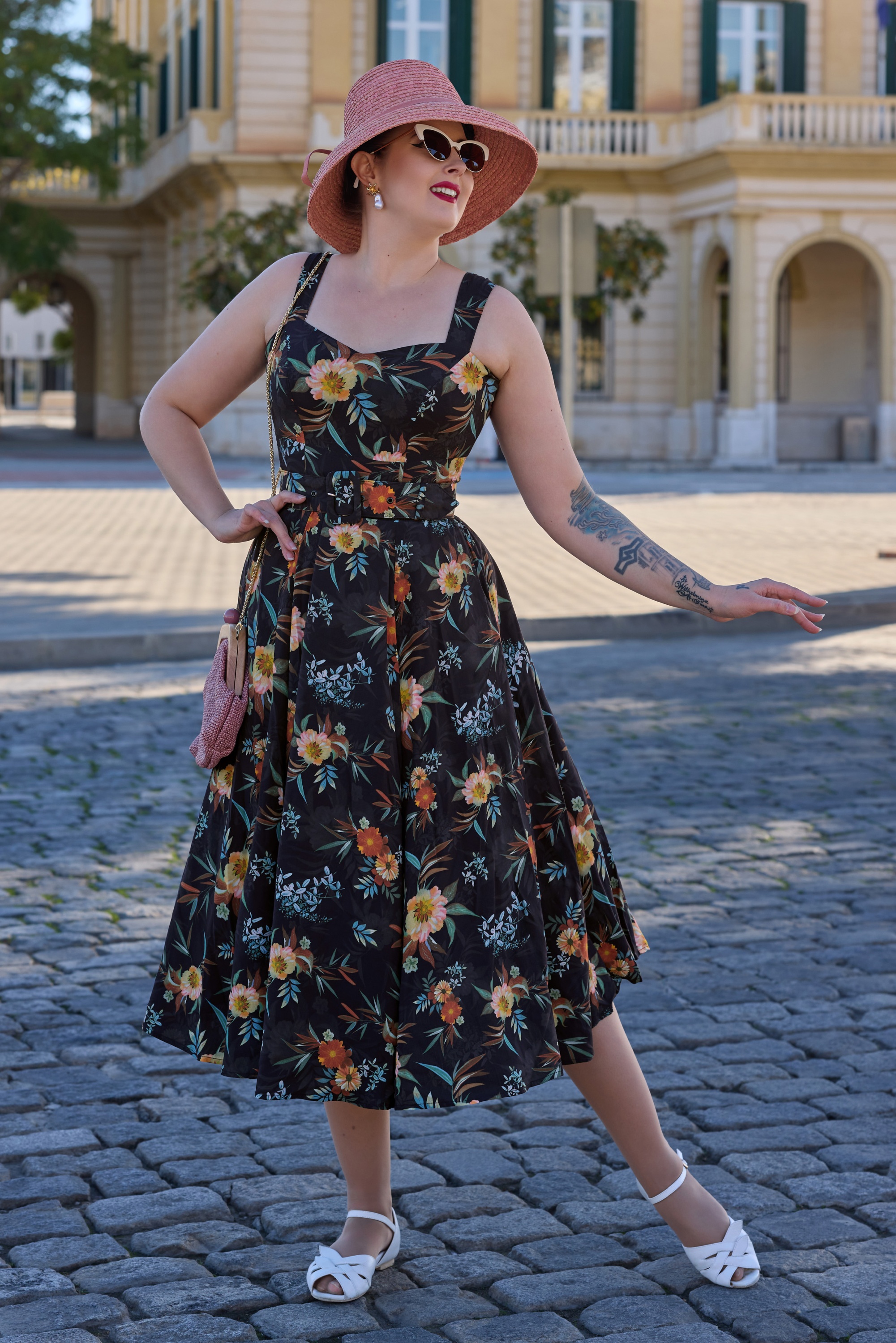 Miss Candyfloss - Maiwenn Lou floral swing jurk in zwart