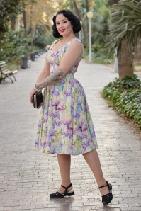 Miss Candyfloss - Alya Violette Floral swing jurk in paars en multi 3