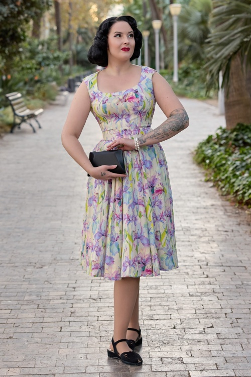 Miss Candyfloss - Alya Violette Floral swing jurk in paars en multi