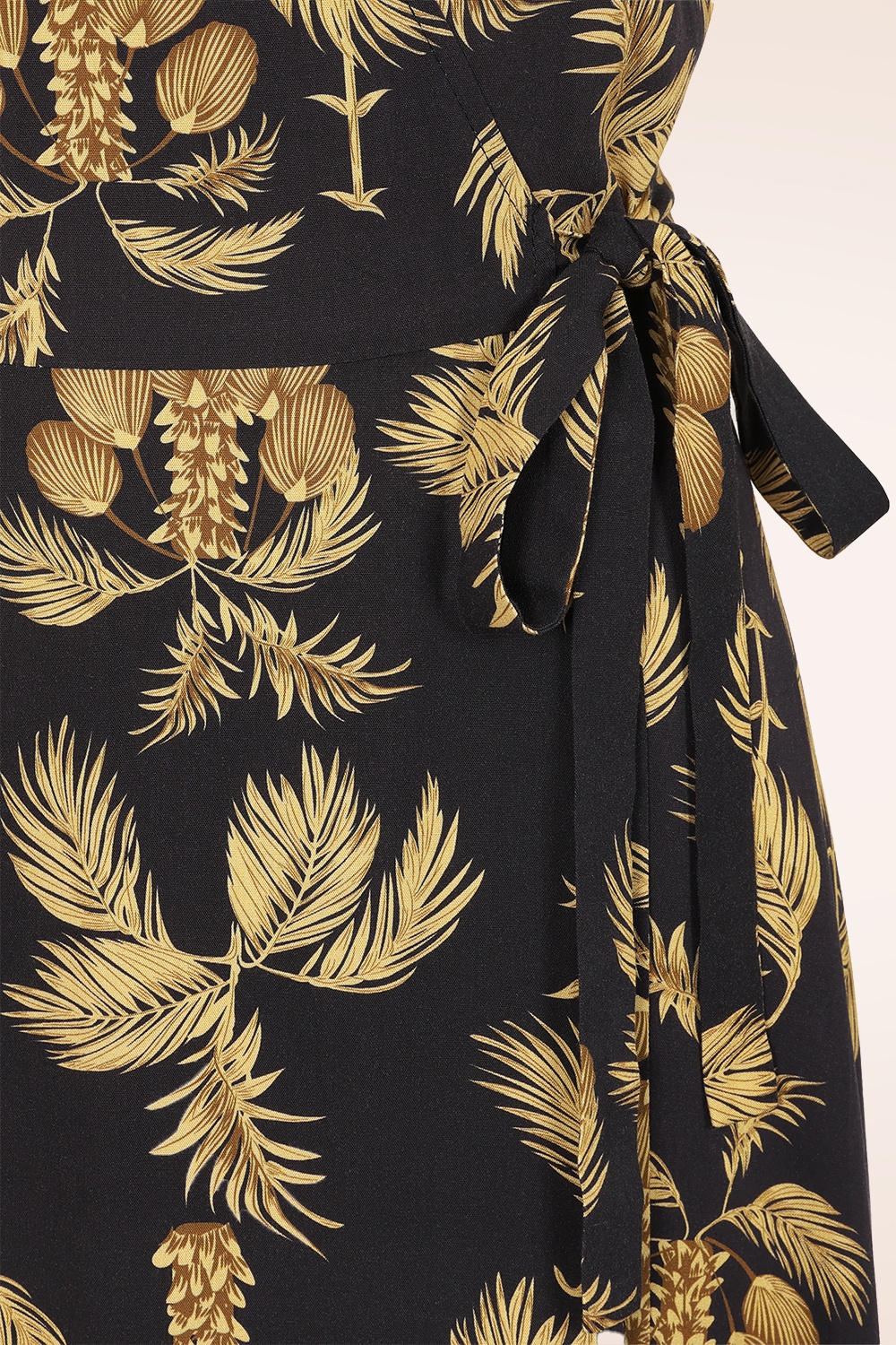 Banned Retro - Carol Golden Hour midi wikkeljurk in zwart 6