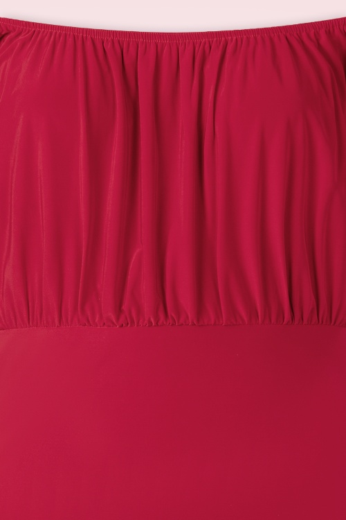 Vintage Chic for Topvintage - Topvintage exclusive ~ Ivy off-shoulder pencil jurk in rood 2