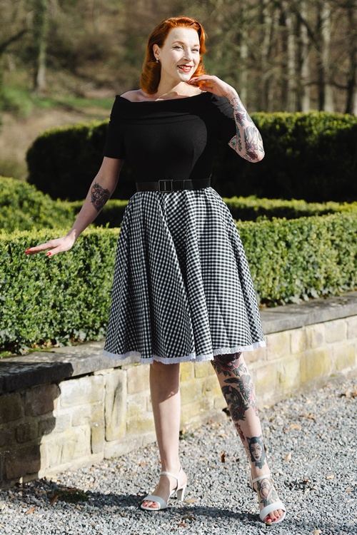 Glamour Bunny - Brigitte Gingham swing jurk in zwart en wit 3