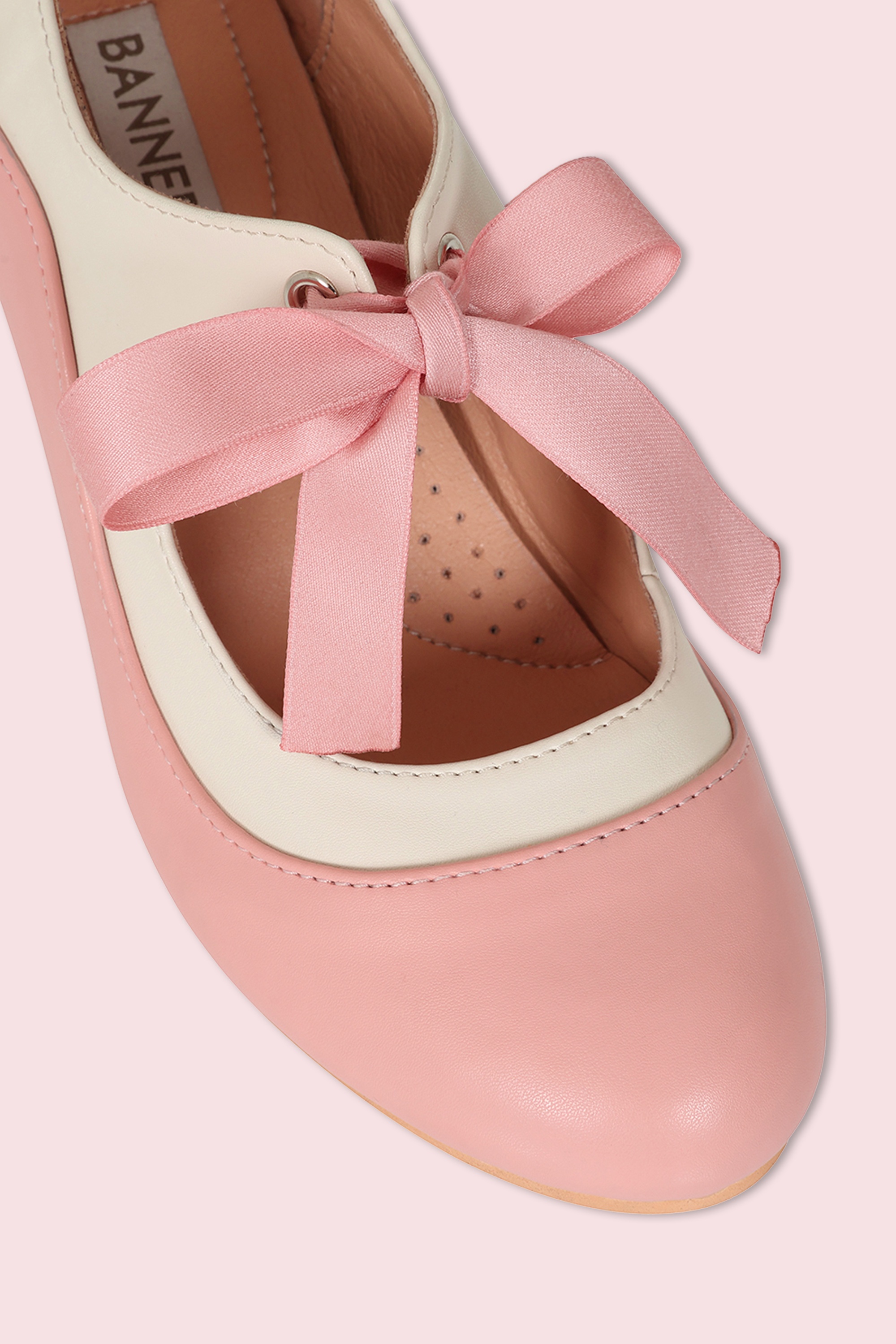 Banned Retro - April Jean pumps in roze en crème 3