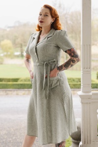 Very Cherry - Revers Striped linnen midi jurk in olijfgroen