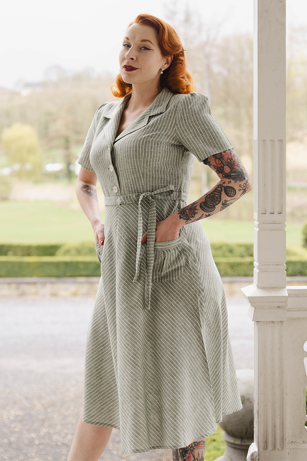 Very Cherry - Revers Striped linnen midi jurk in olijfgroen