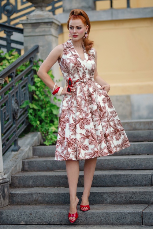 Glamour Bunny - Topvintage exclusive ~ Yade Tropical swing jurk in wit en roestrood