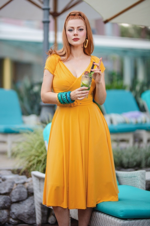 Glamour Bunny - Topvintage exclusive ~ Marilyn swing jurk in bumblebee geel