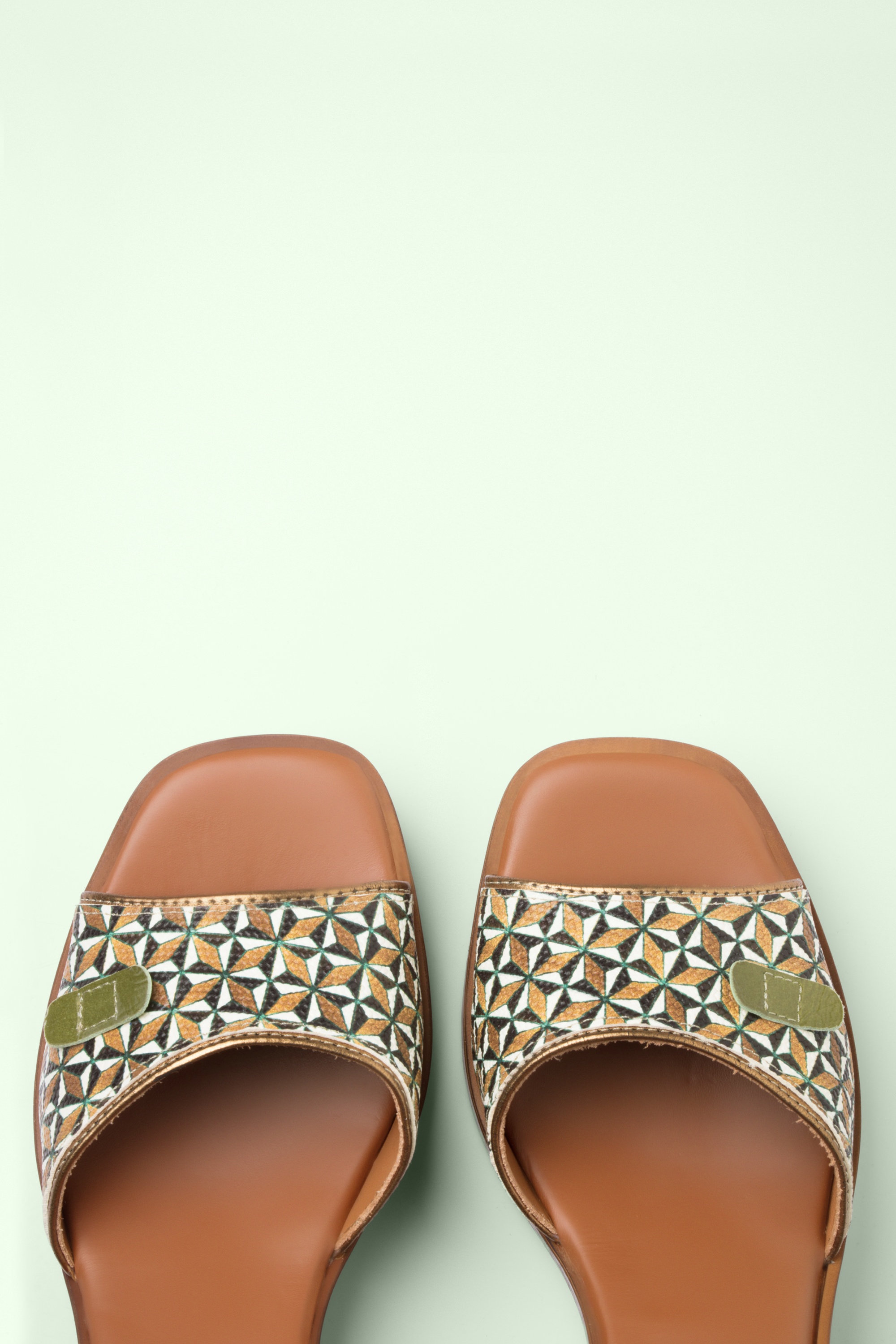 Nemonic - Attica Leather Platform sandaaltjes in olijfgroen 2