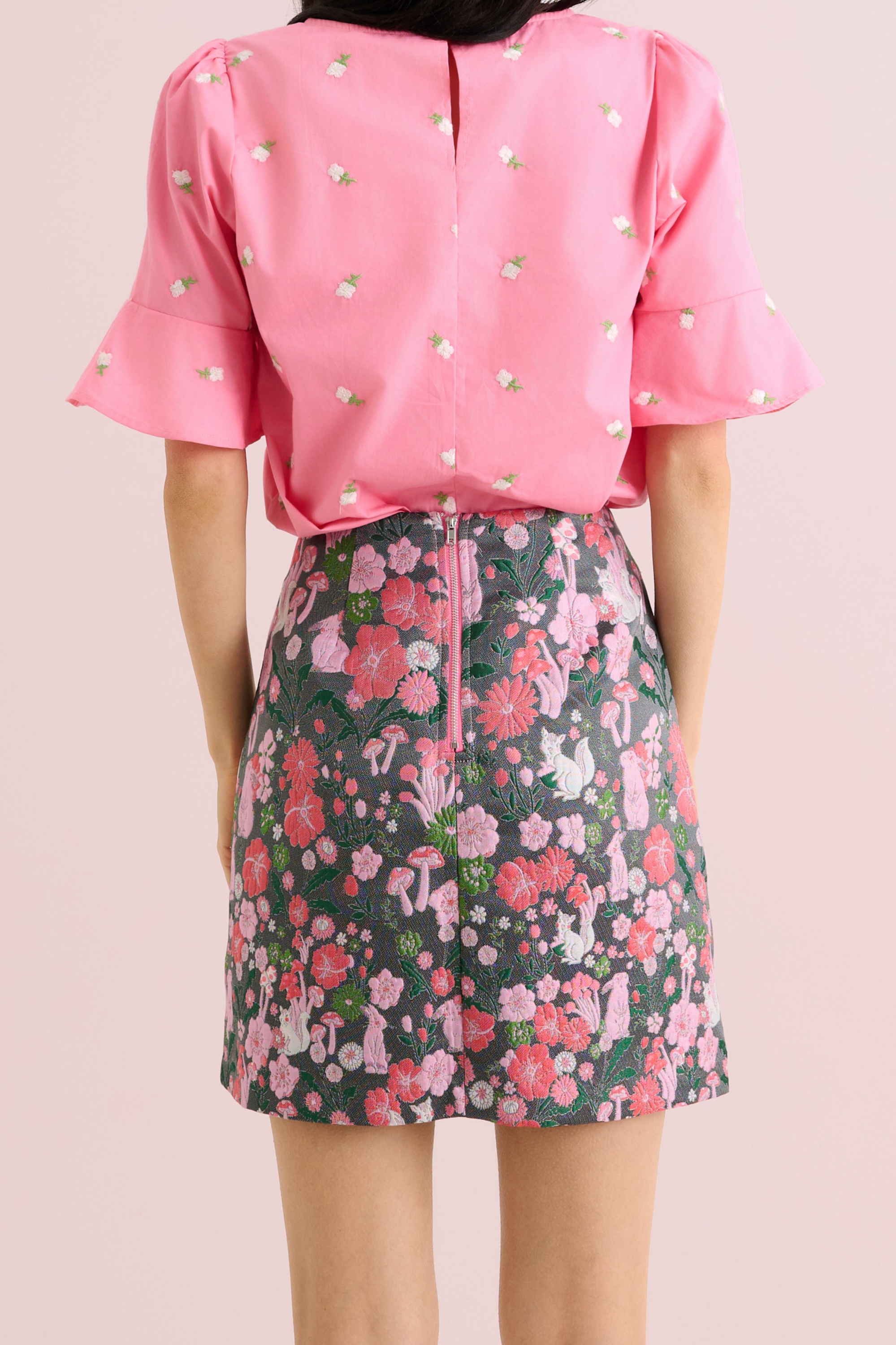 Louche - Aubin Fairytale Jacquard mini rok in grijs en roze 3