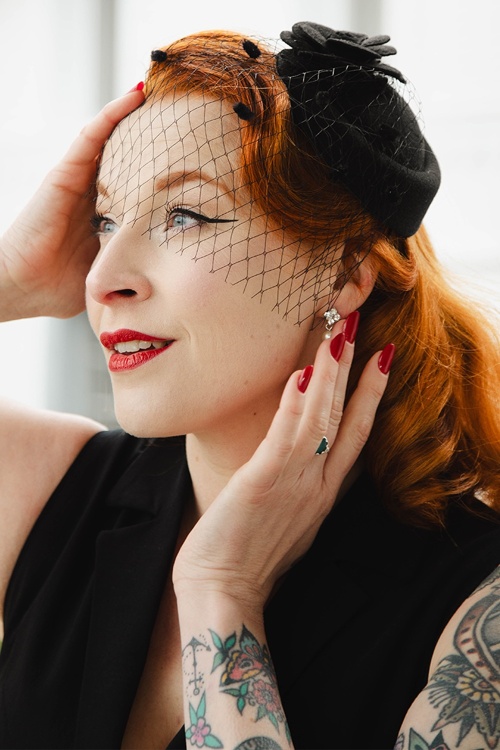 Banned Retro - Marilyn Fascinator in zwart