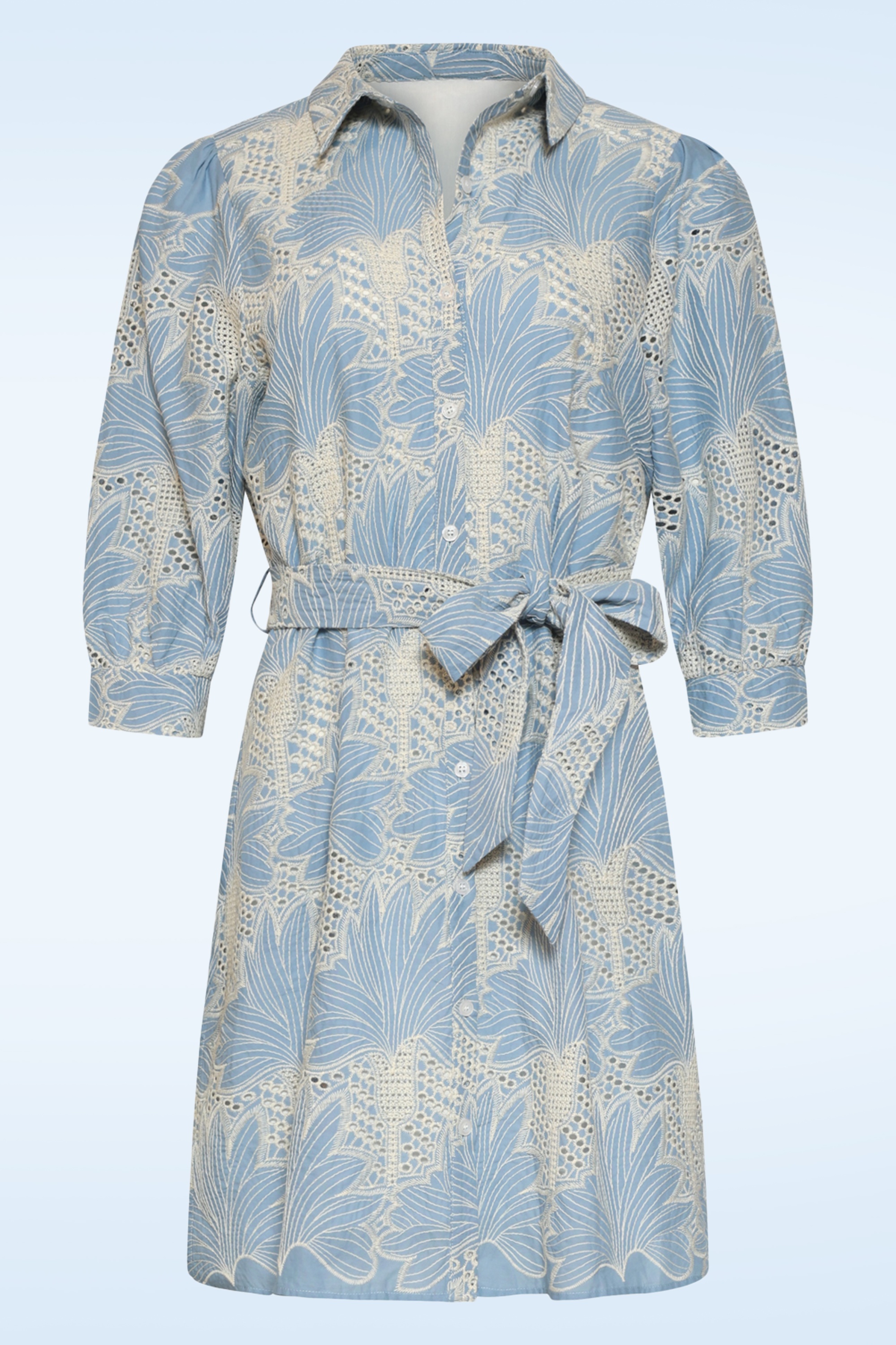 Smashed Lemon - Lina broderie anglaise jurk in lichtblauw en gebroken wit 2