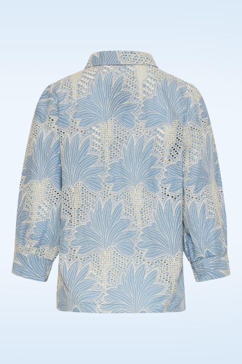 Smashed Lemon - Lina broderie anglaise blouse in lichtblauw en gebroken wit 4