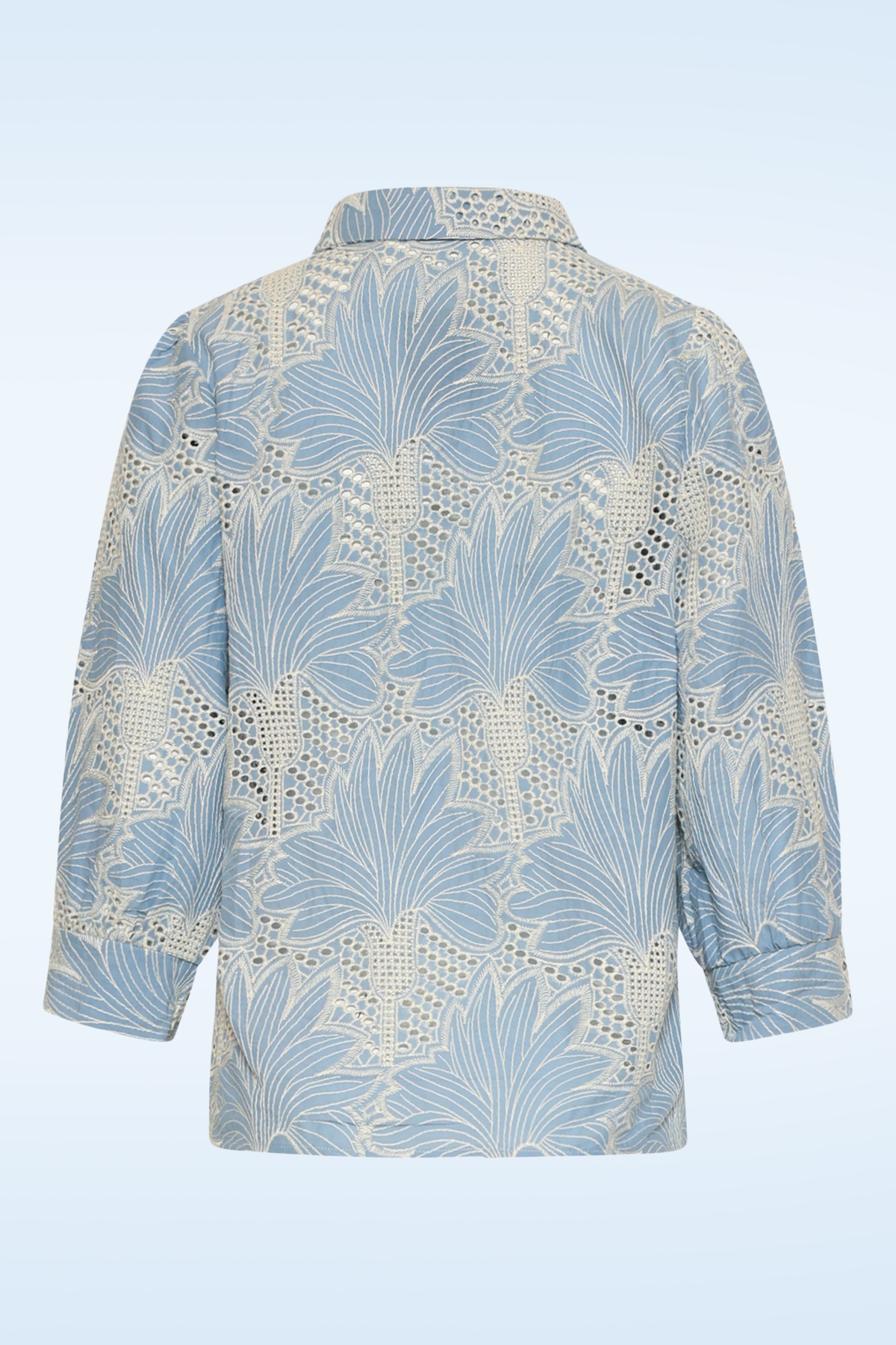 Smashed Lemon - Lina broderie anglaise blouse in lichtblauw en gebroken wit 4