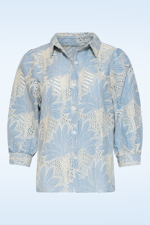 Smashed Lemon - Lina broderie anglaise blouse in lichtblauw en gebroken wit