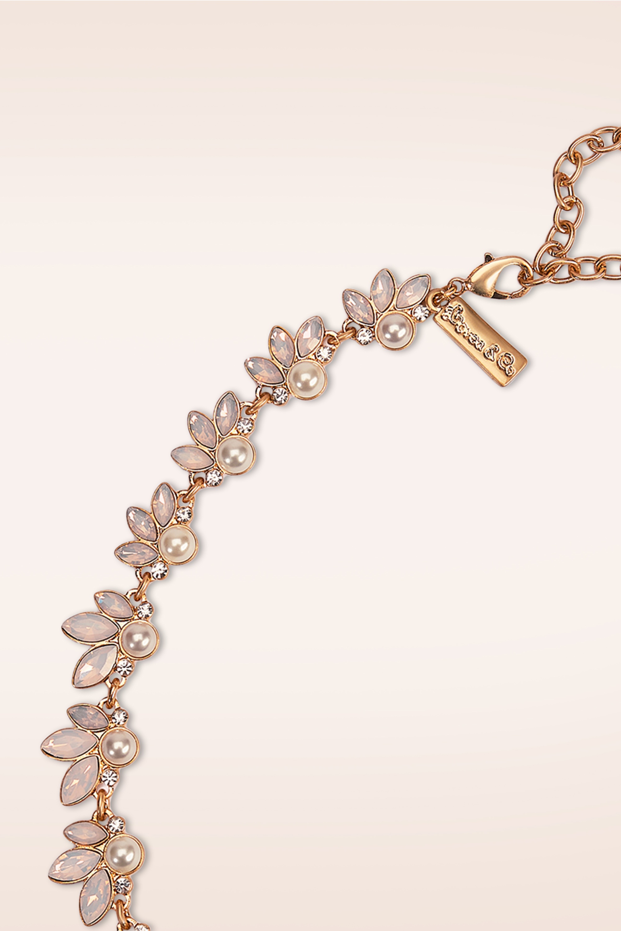 Lovely - Pearly Leaves ketting in lichtroze 3