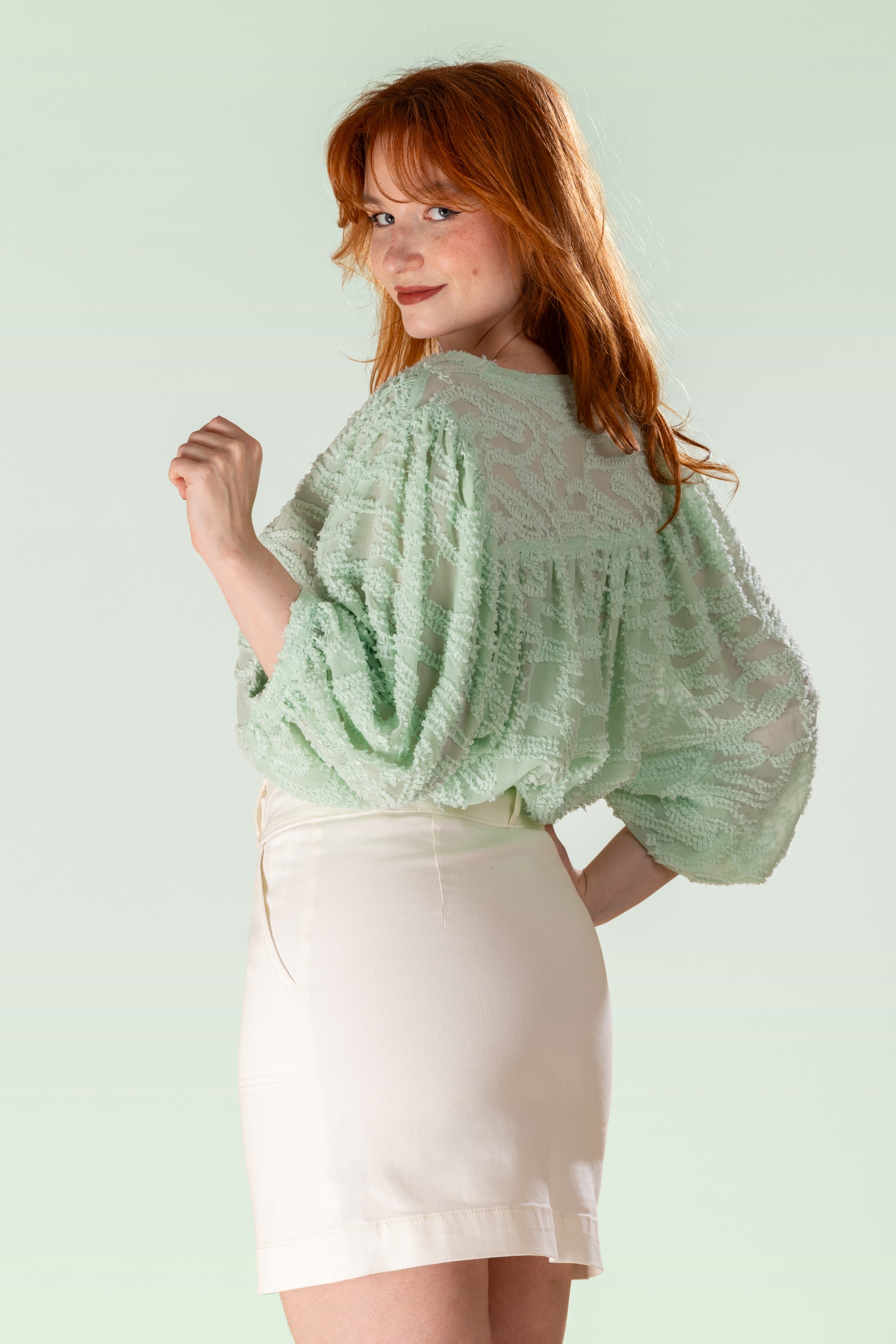 Smashed Lemon - Airy Elegance blouse in zachtgroen 6
