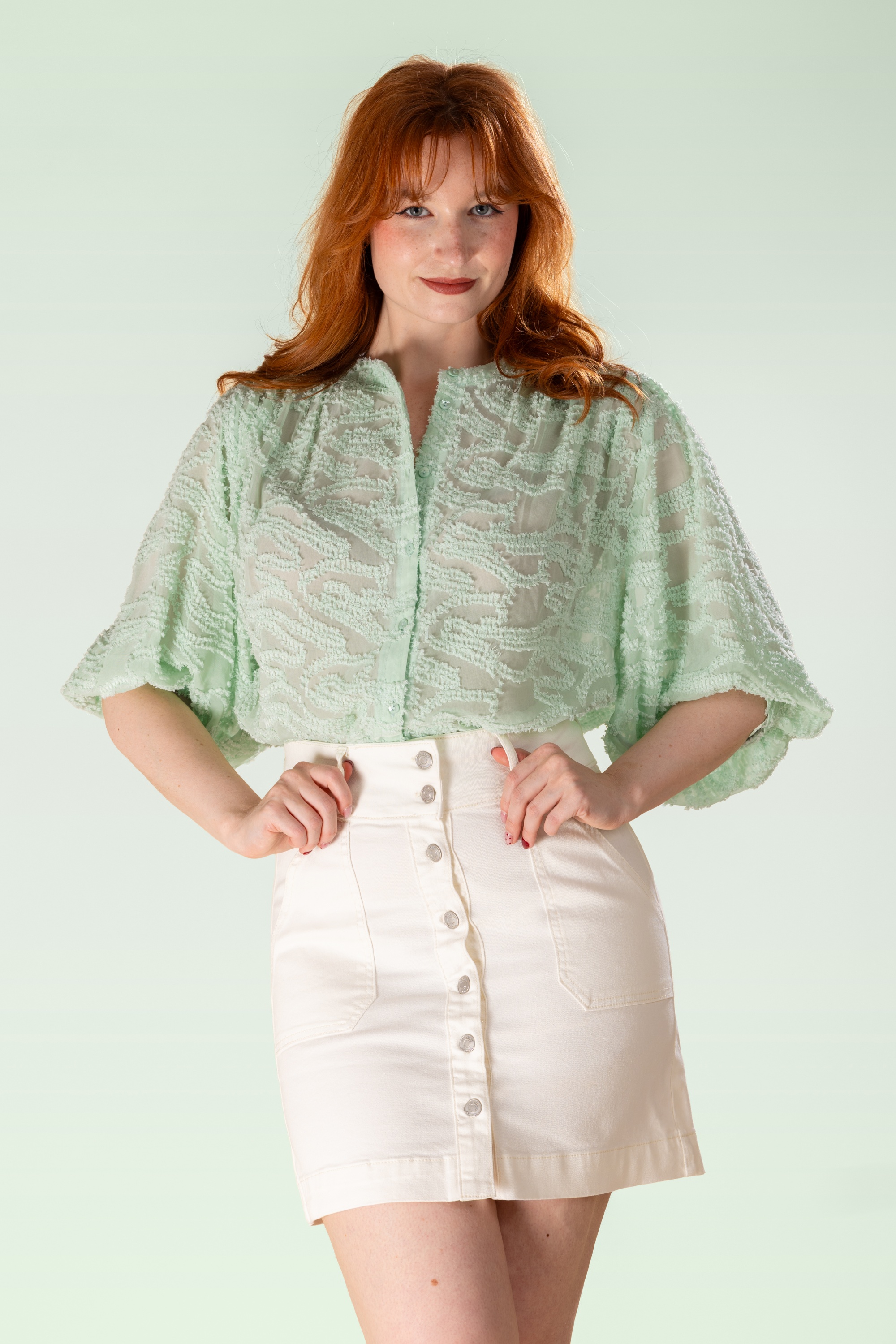 Smashed Lemon - Airy Elegance blouse in zachtgroen 3