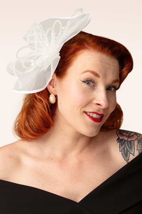 Banned Retro - Mayfair Muse fascinator in crème