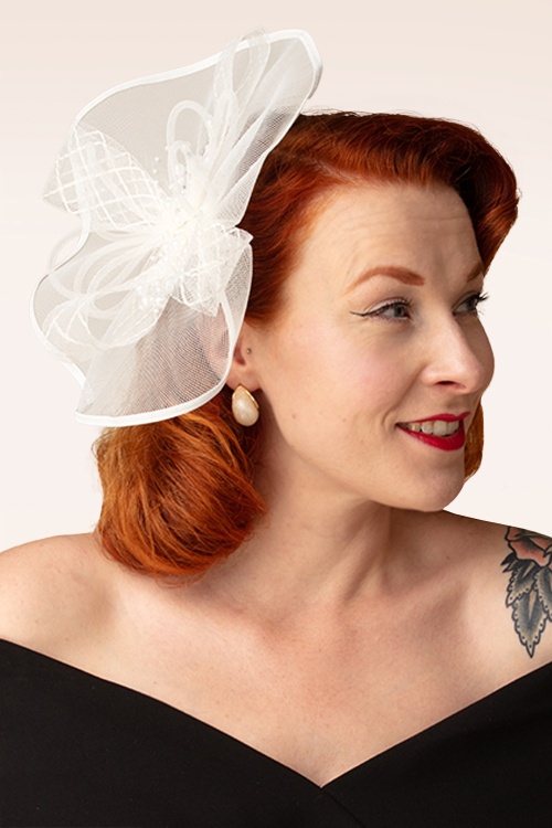 Banned Retro - Mayfair Muse fascinator in crème 2