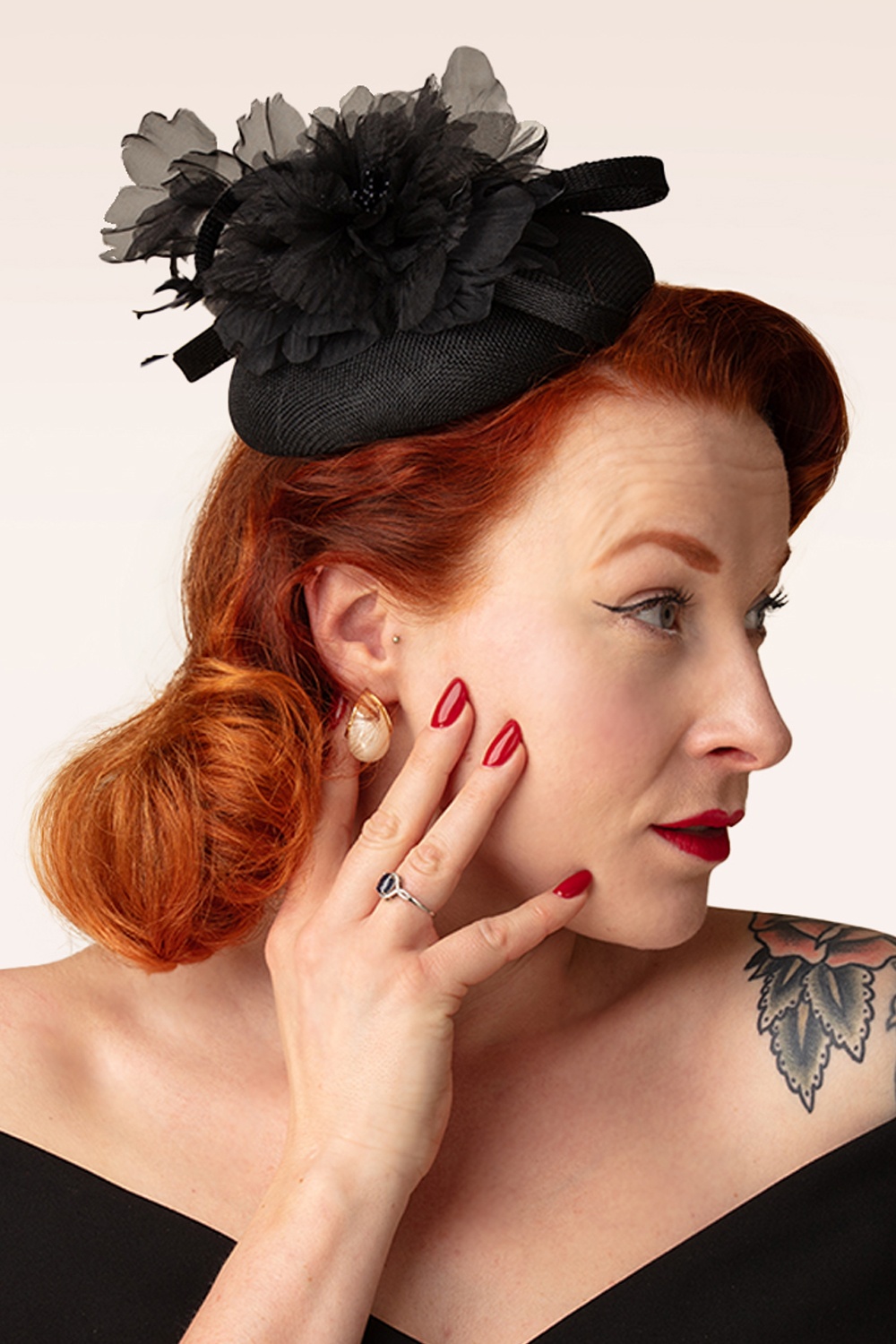 Banned Retro - The Duchess fascinator in zwart