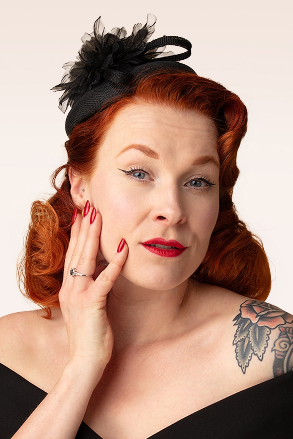 Banned Retro - The Duchess fascinator in zwart 3