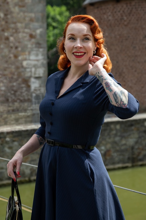 Vintage Chic for Topvintage - Exclusivité Topvintage ~ Robe évasée à rayures tennis Arinde en bleu marine 2