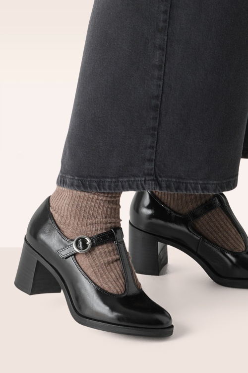 Tamaris - Francesca T-Strap Pumps in Black