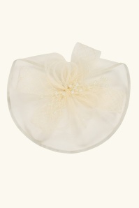 Banned Retro - Mayfair Muse Fascinator in Creme 3
