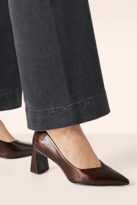Tamaris - Point Made Glossy pumps in bruin