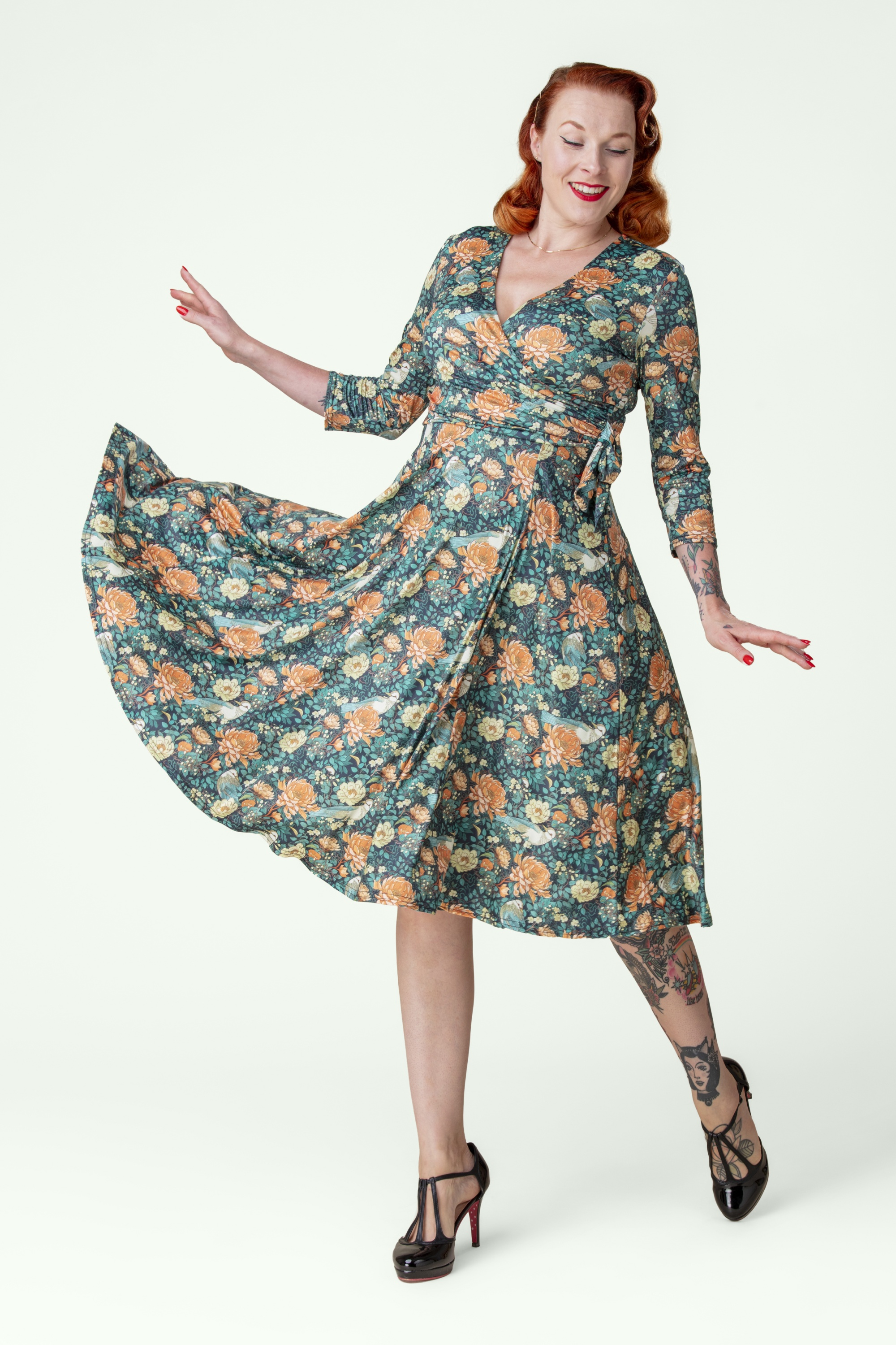 Vintage Chic for Topvintage - Exklusiv bei Topvintage ~ Aria Florales Swingkleid in Marineblau und Orange