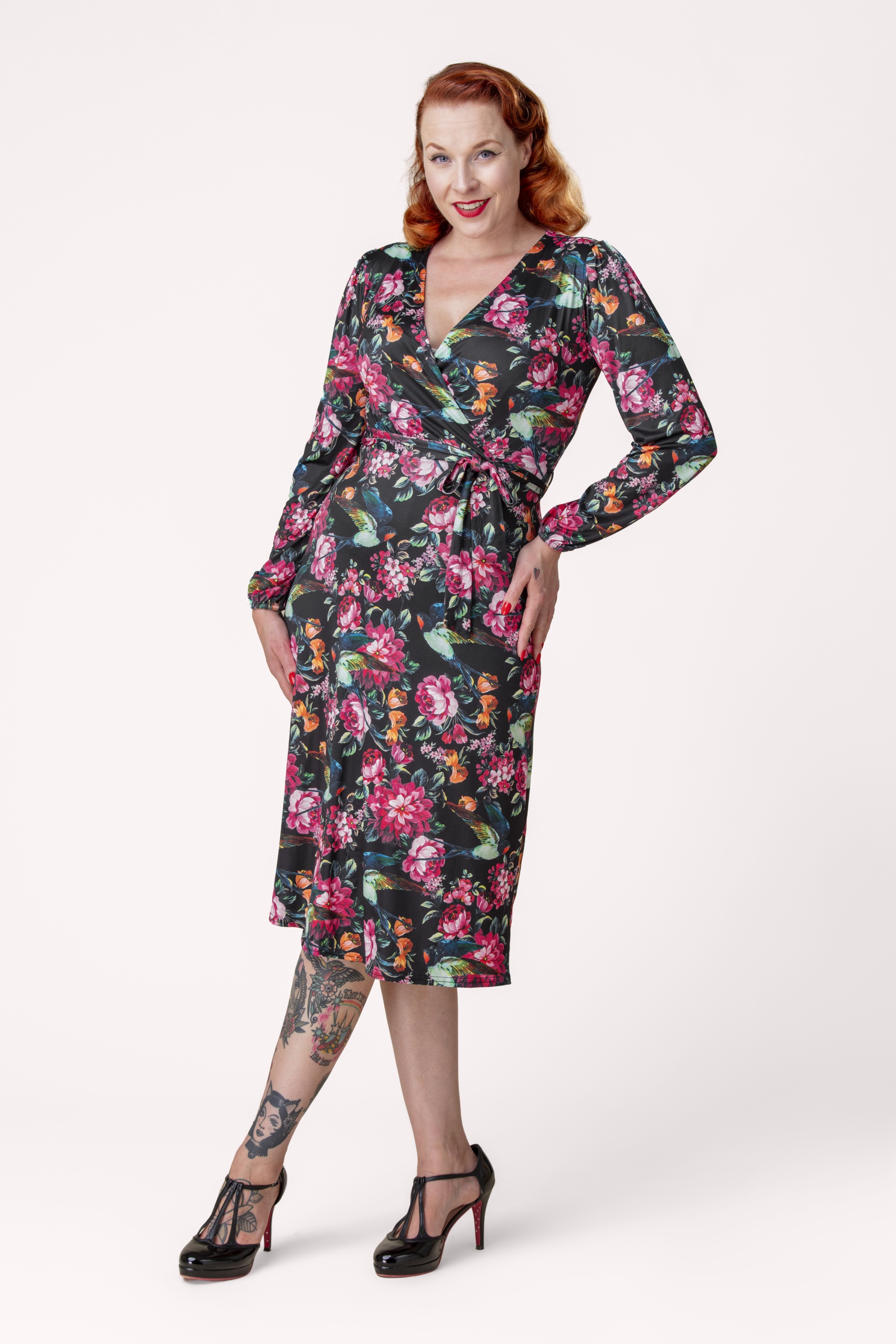 Vintage Chic for Topvintage - Topvintage exclusive ~ Birdy Floral Slinky Midi Dress in Black