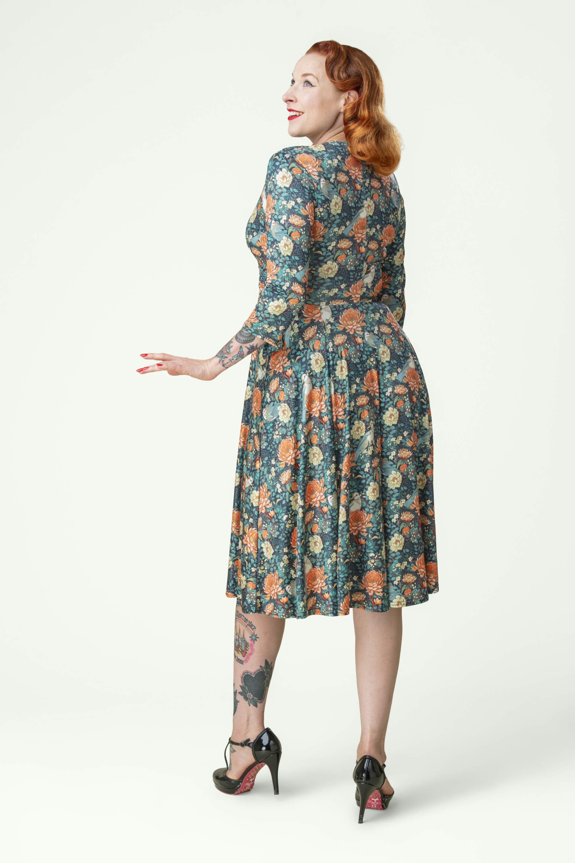 Vintage Chic for Topvintage - Topvintage exclusive ~ Aria Floral swing jurk in navy en oranje 4