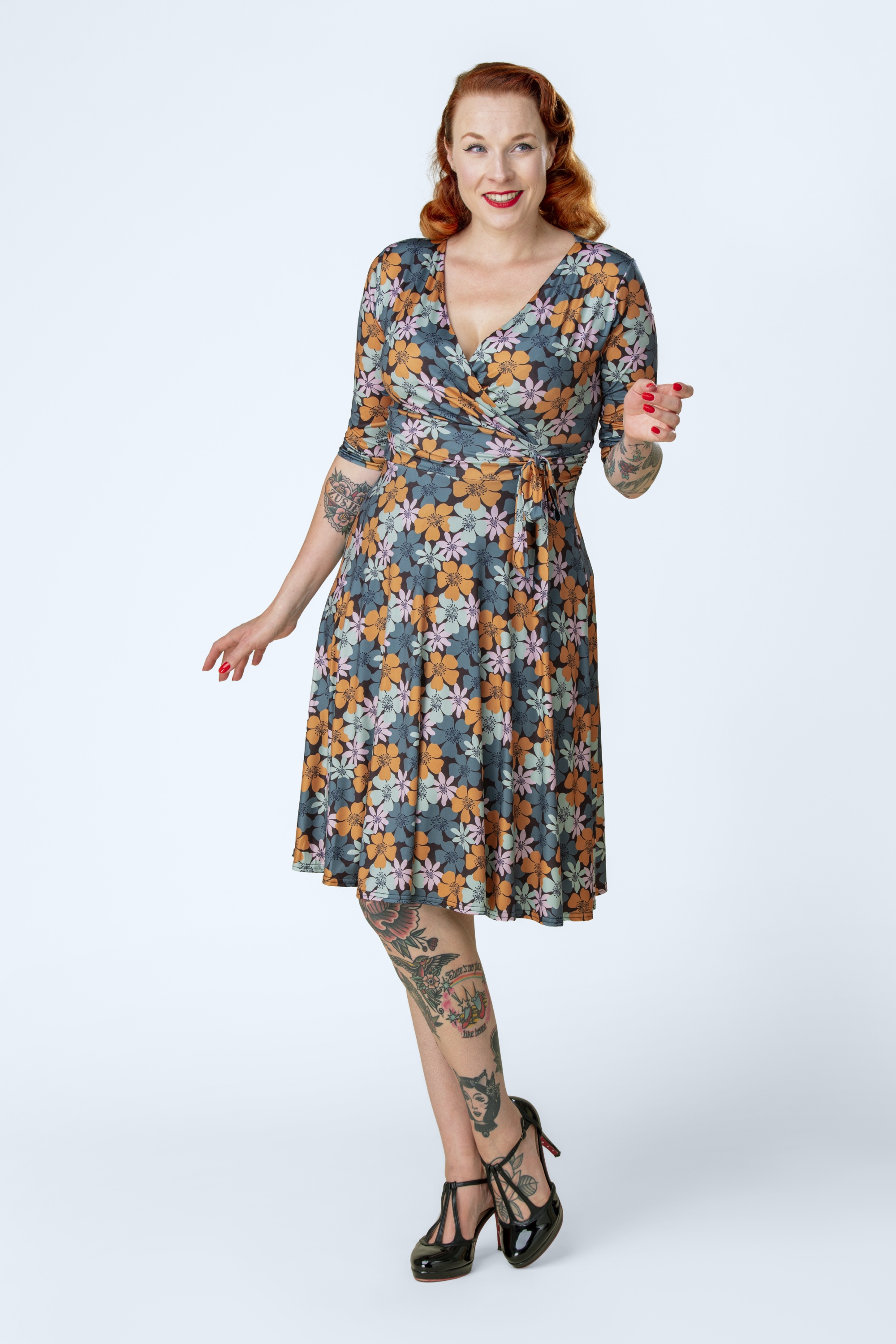 Vintage Chic for Topvintage - Topvintage exclusive ~ Aria Floral Swing Dress in Brown
