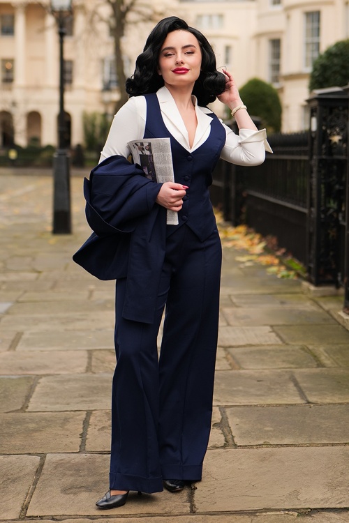 Glamour Bunny Business Babe - Topvintage exclusive ~ Pantalon à jambes larges Diadora en bleu marine.