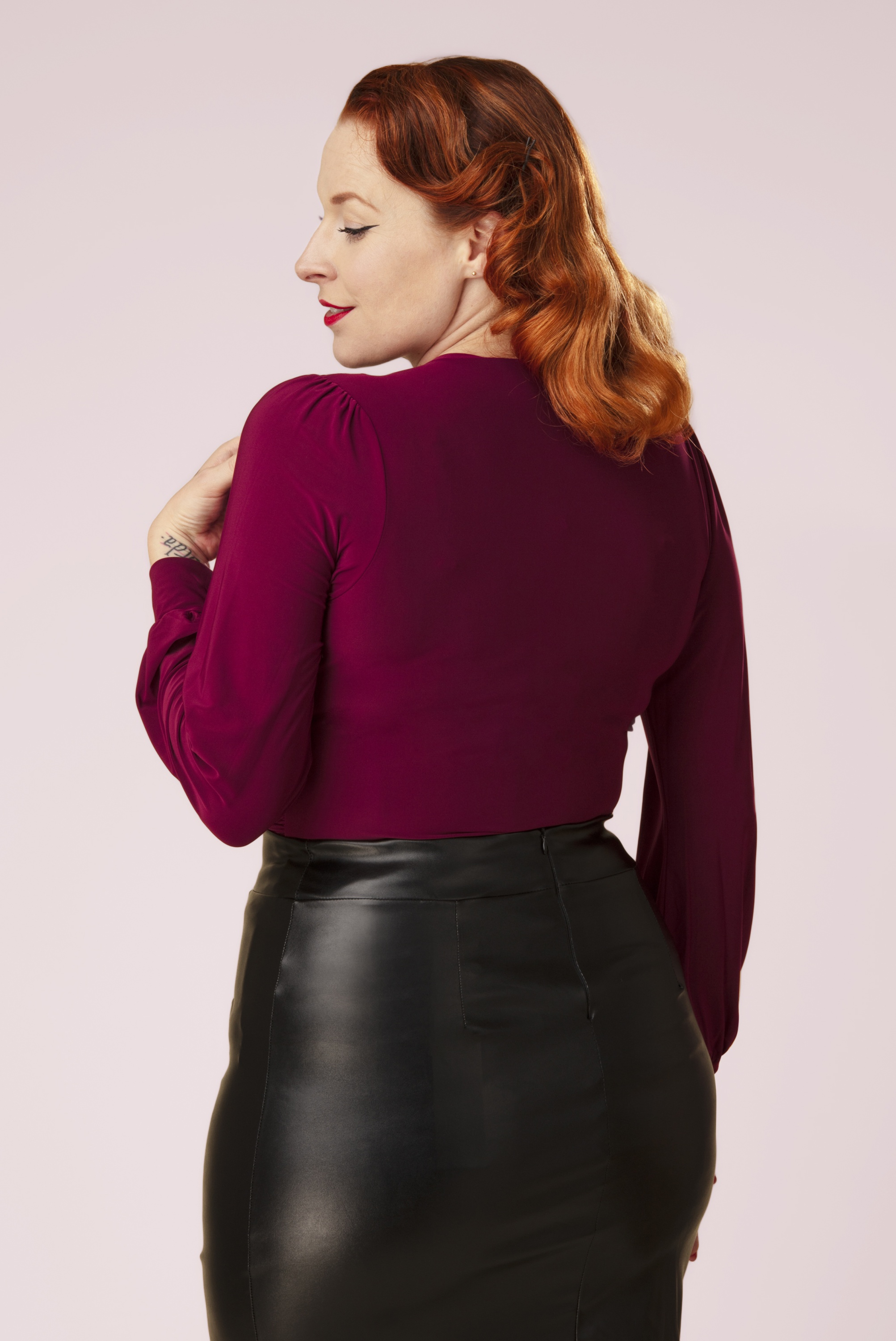 Vintage Chic for Topvintage - Topvintage exclusive ~Abigail Long Sleeve Top in Wine 3