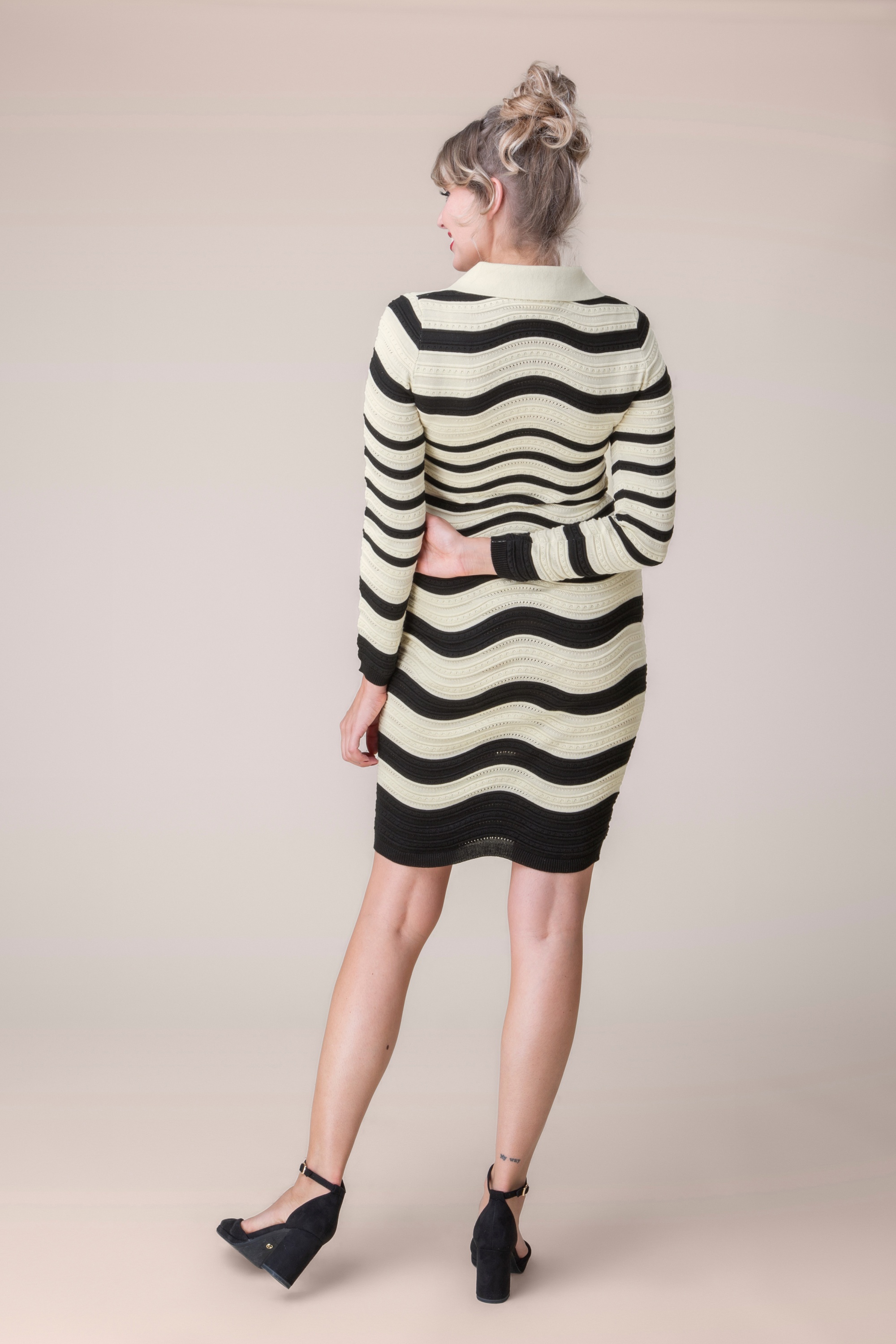 Topvintage Boutique Collection - Topvintage exclusive ~ Bibi Swirl Knitted Dress in Cream and Black 2