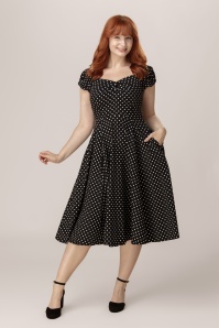 Hearts & Roses - Topvintage Exclusive - Carmen Polkadot Swing Dress in Black and White