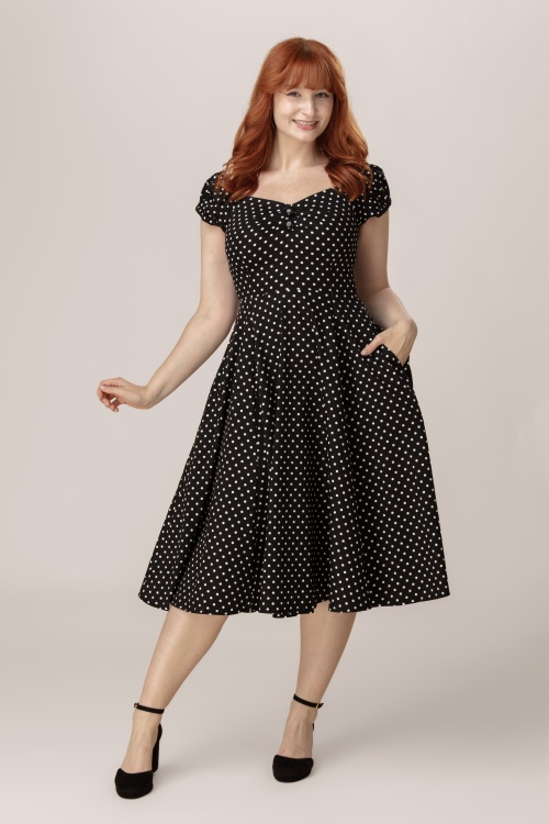 Hearts & Roses - Topvintage Exclusive - Carmen Polkadot Swing Dress in Black and White