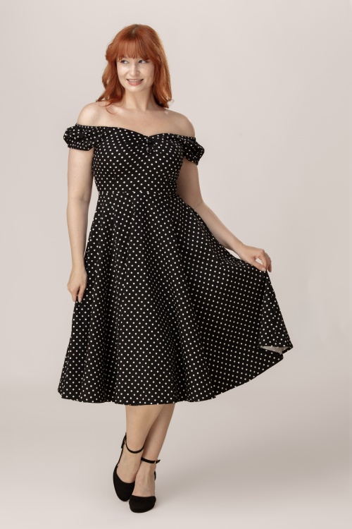 Hearts & Roses - Topvintage Exclusive - Carmen Polkadot Swing Dress in Black and White 2
