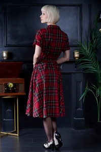 Banned Retro - Robe swing à carreaux Hannah Holiday Tartan en rouge 4