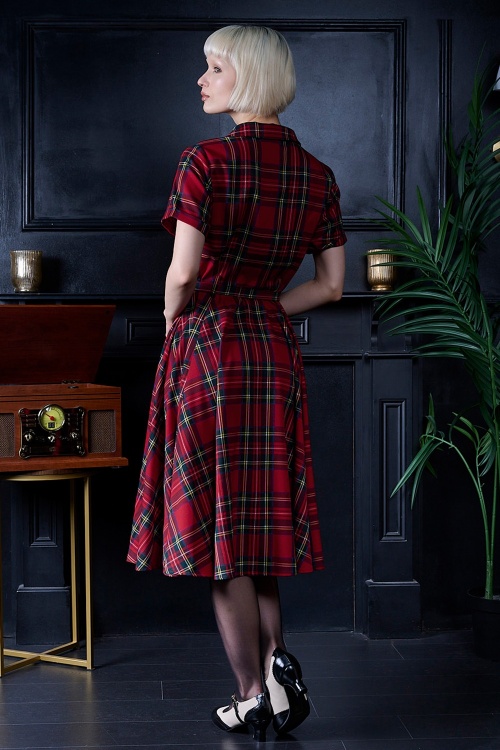 Banned Retro - Robe swing à carreaux Hannah Holiday Tartan en rouge 4