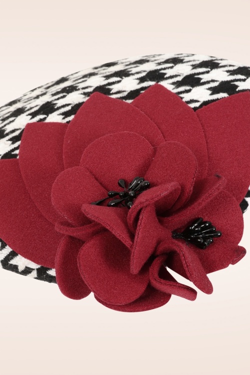 Banned Retro - Houndstooth Rose fascinator in rood en zwart 2