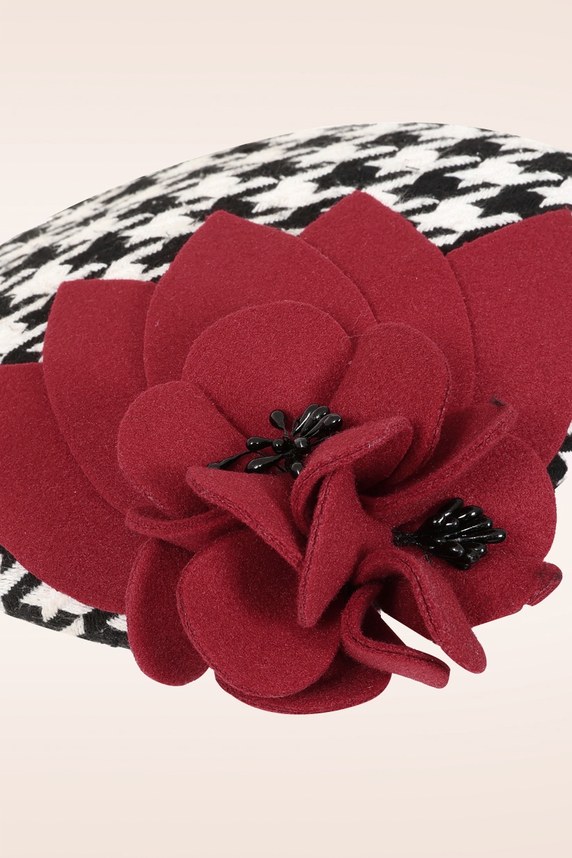 Banned Retro - Houndstooth Rose fascinator in rood en zwart 2