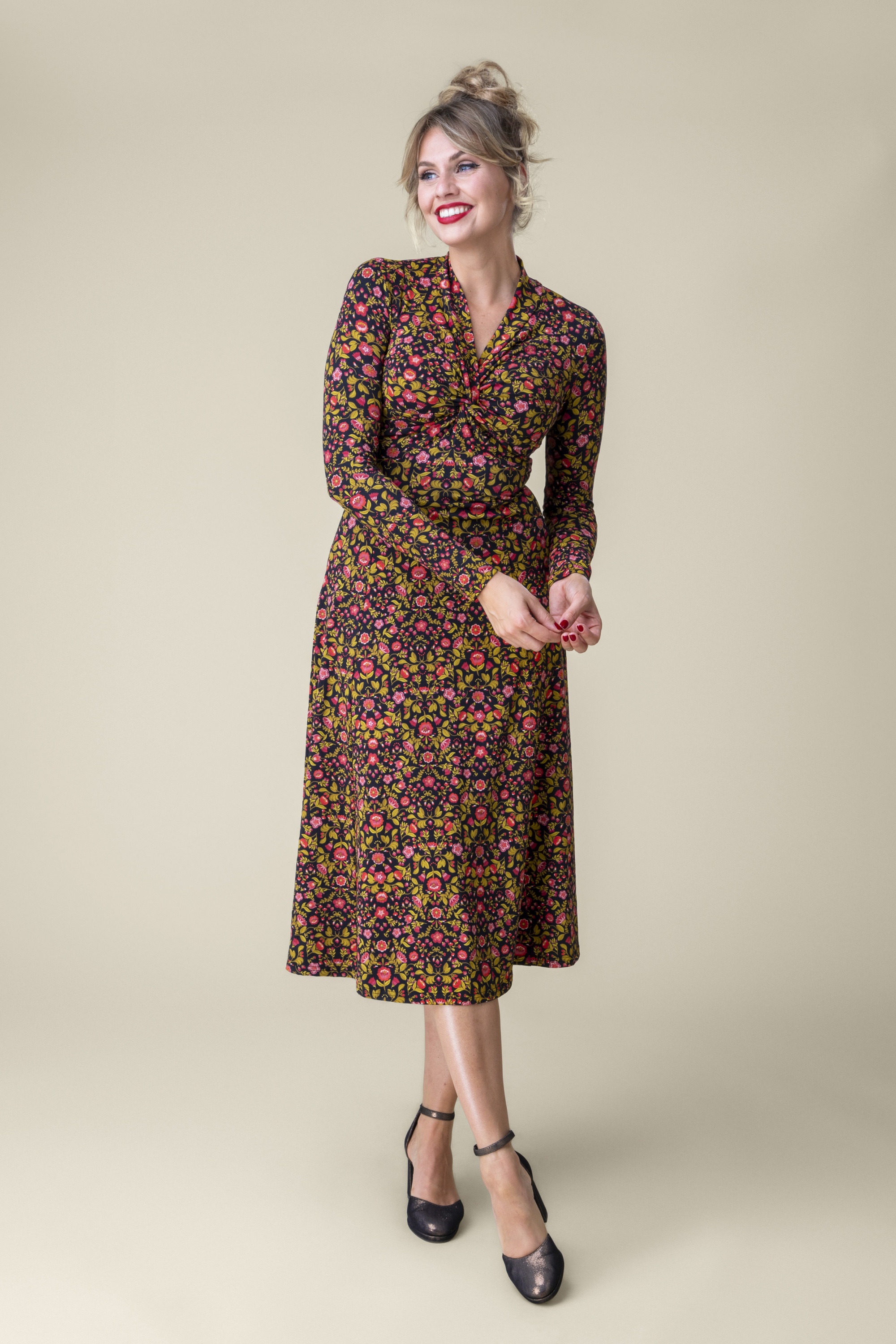 Blutsgeschwister - Robe Hot Knot Shawl en Jardin Encantado