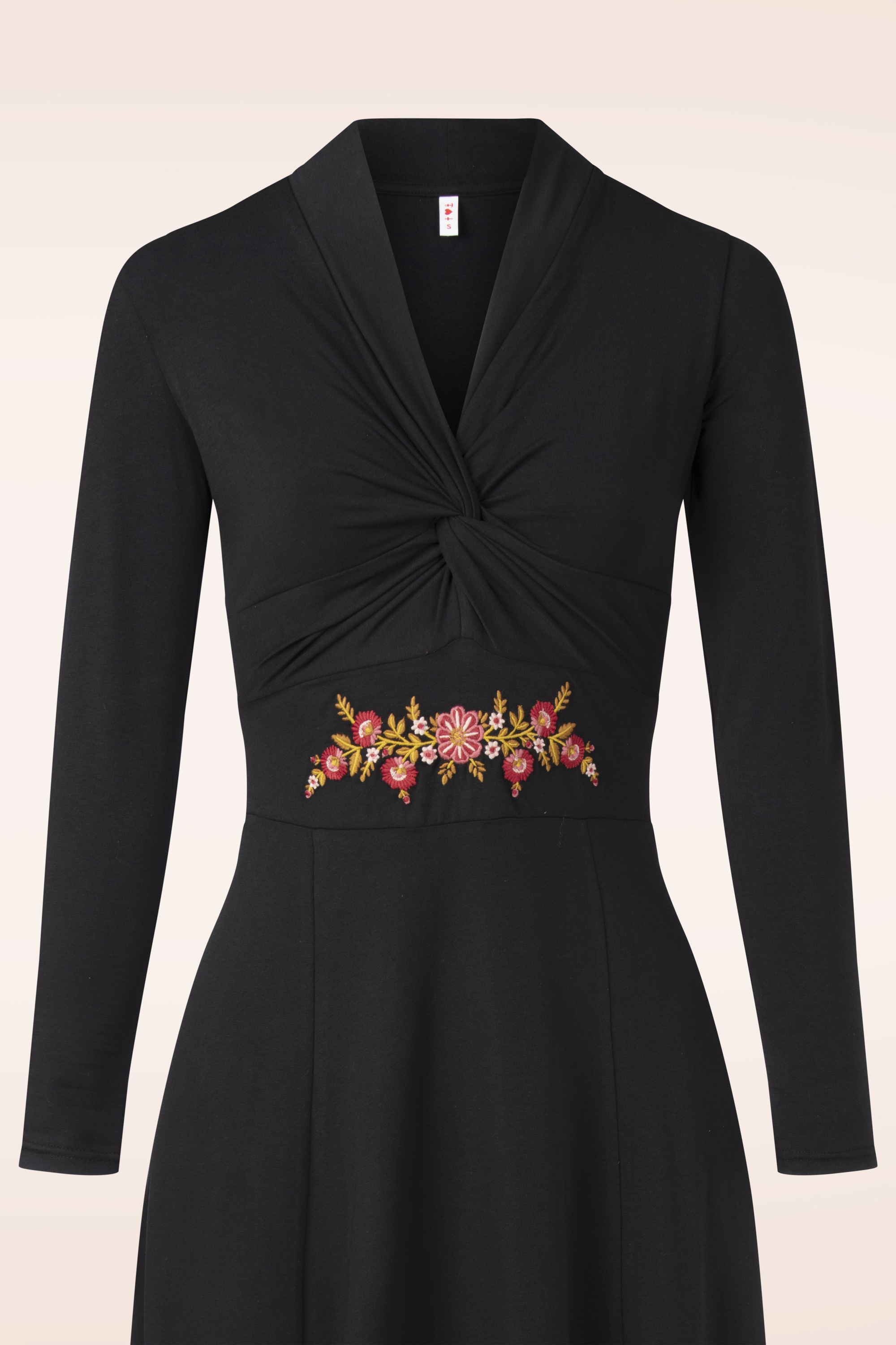 Blutsgeschwister - Robe Hot Knot Shawl en Black and Strong 3