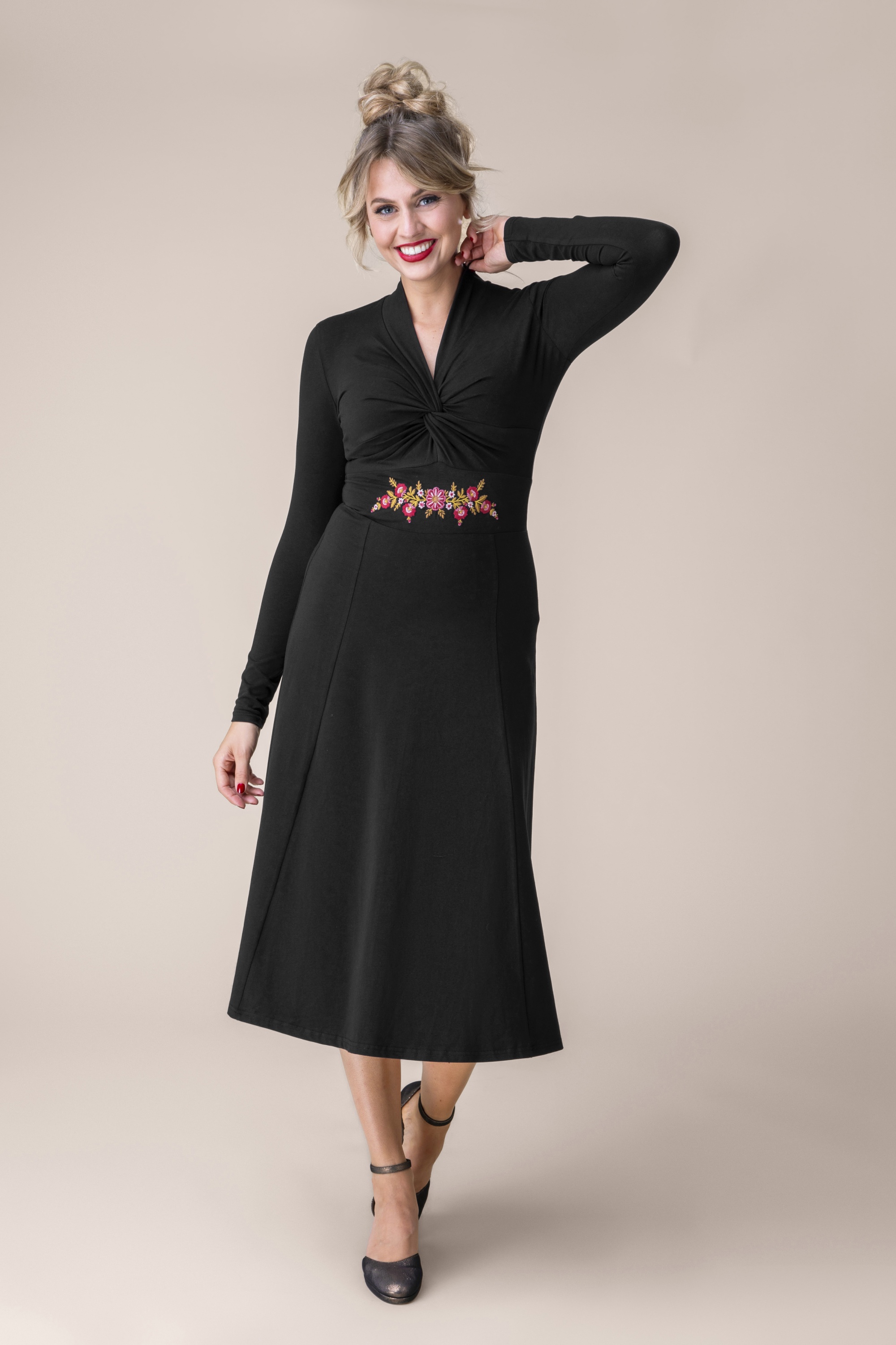 Blutsgeschwister - Robe Hot Knot Shawl en Black and Strong